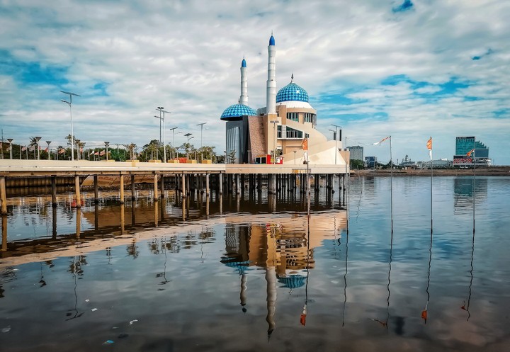floating mosque of amirul mukminin