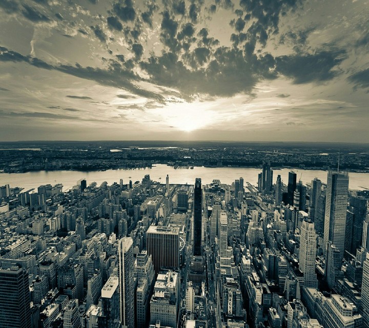 B&W city