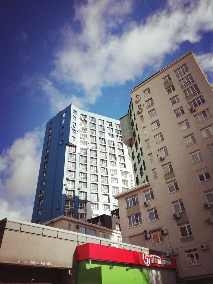 город