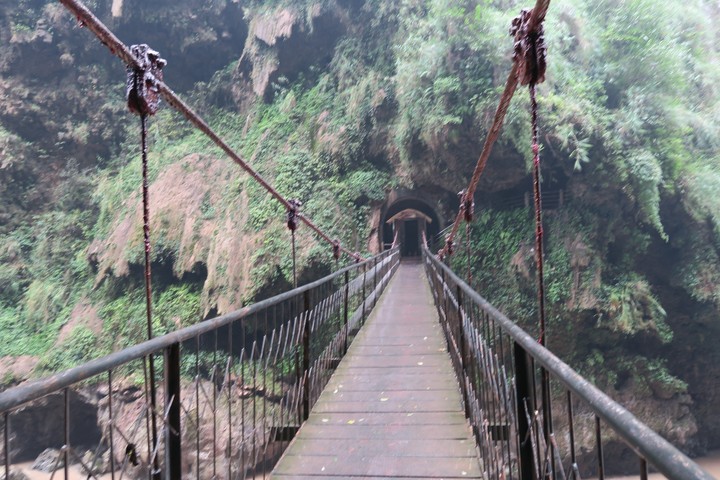 Suspension bridge