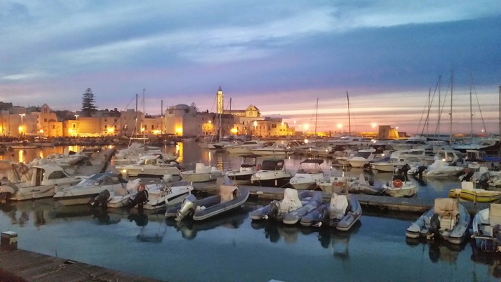 Trani porto al tramonto