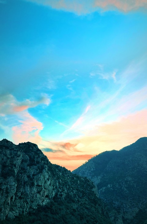 Sky and montain