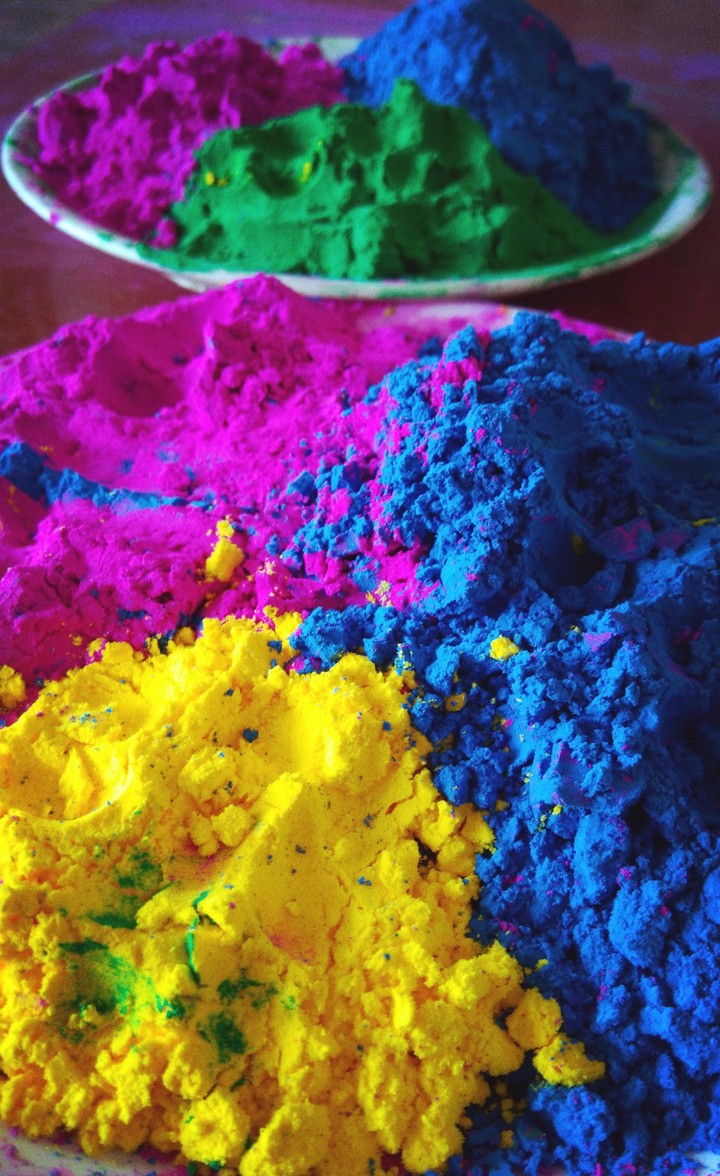 holi