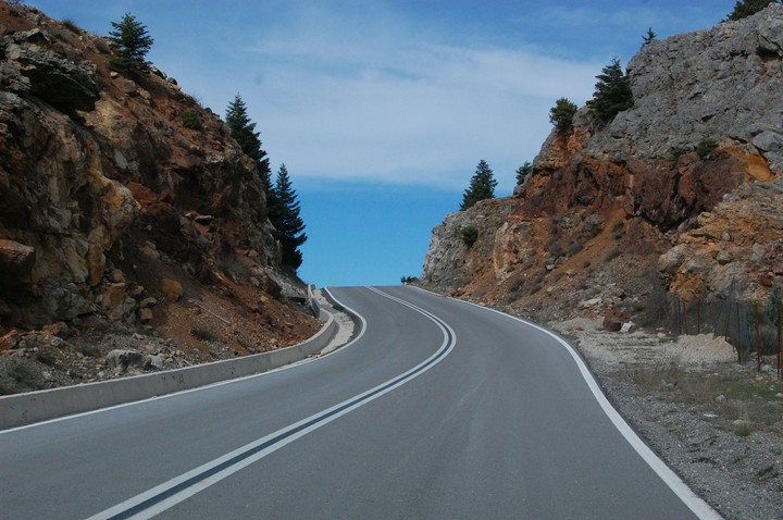 Road somewhere between Mount Parnassus and Mount iti