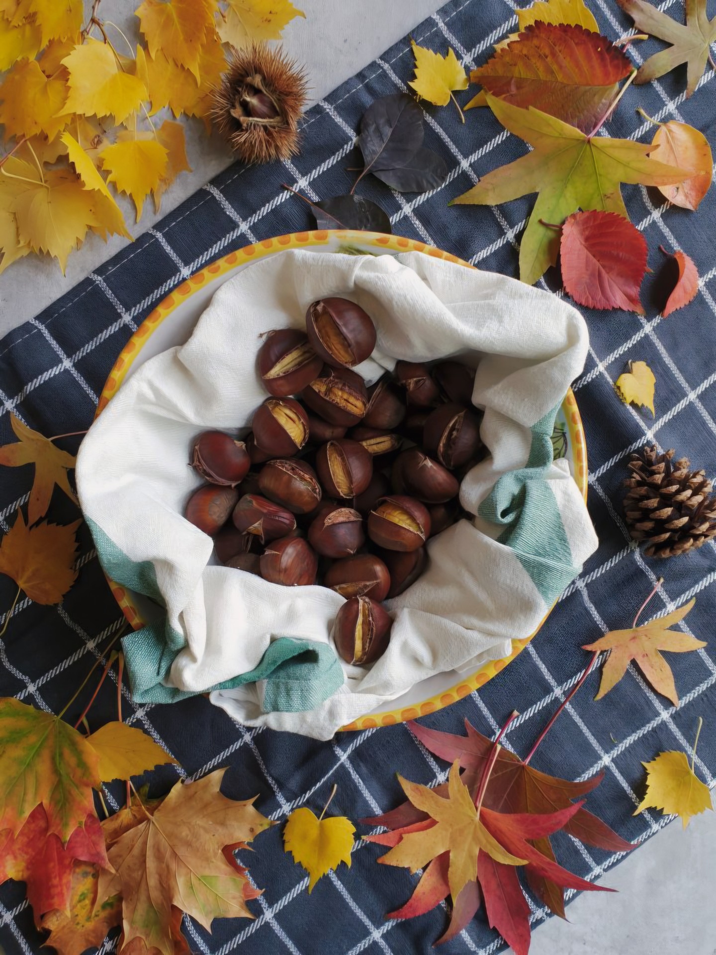 FRESHLY ROASTED CHESTNUTS