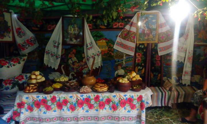 Україна