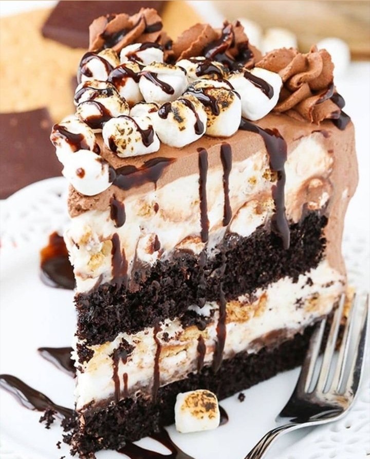 piece of cake with marshmello