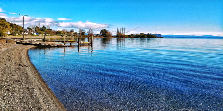 taupo lake side