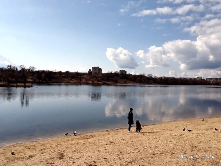 Прогулка у воды.Озеро,весна,отражение