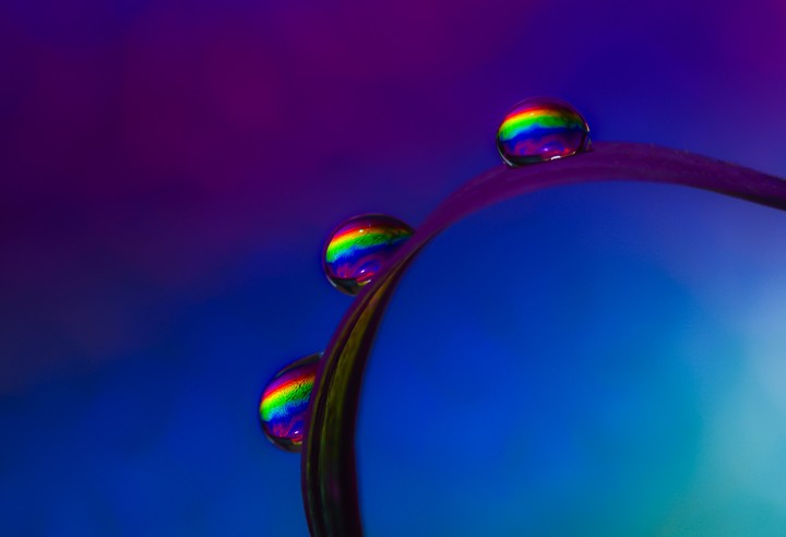 Rainbow Droplets