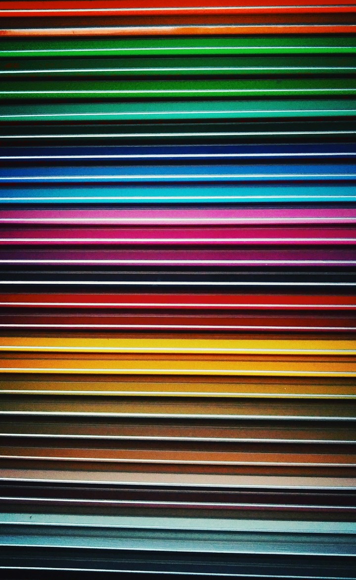 LIVE COLOURFUL