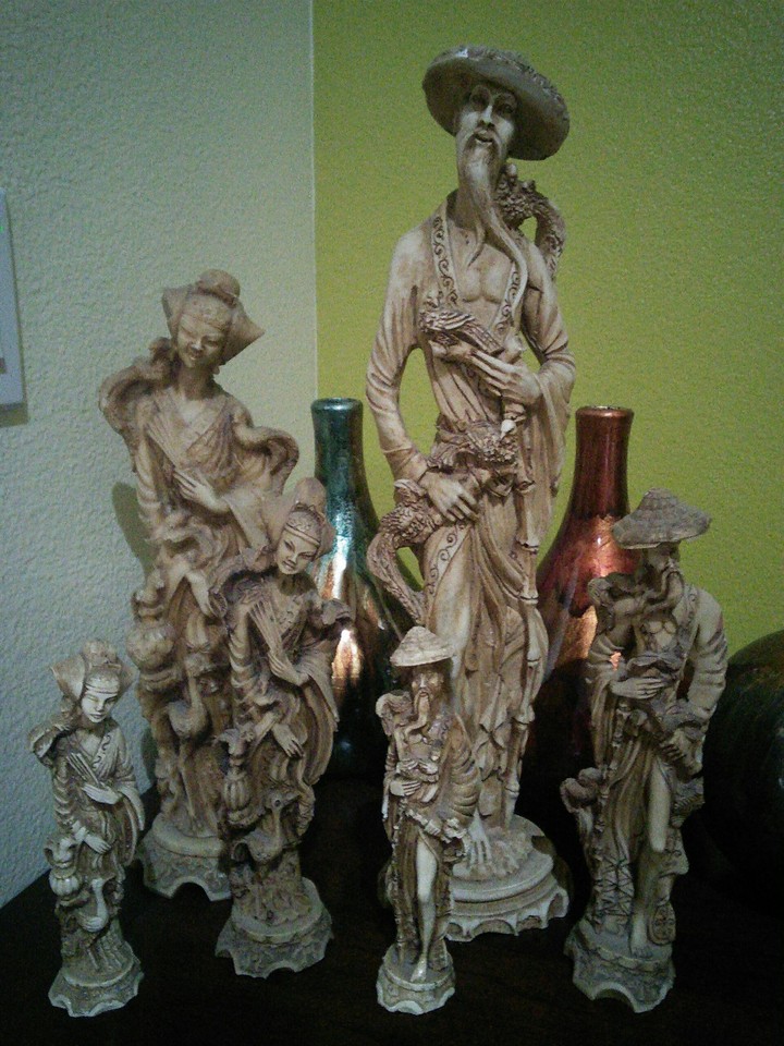 statues