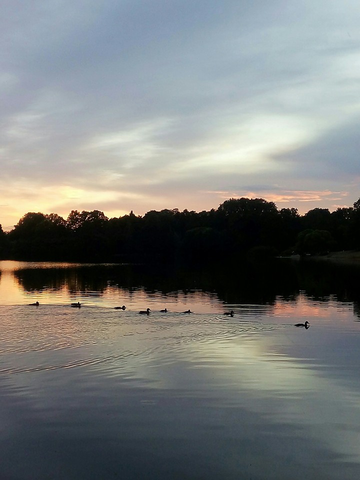 Закат на озере. Sunset.