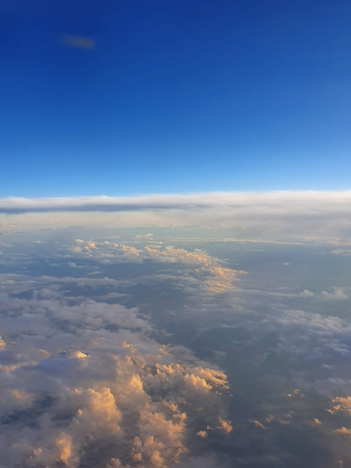 BLUE SKY IN THE PLANE