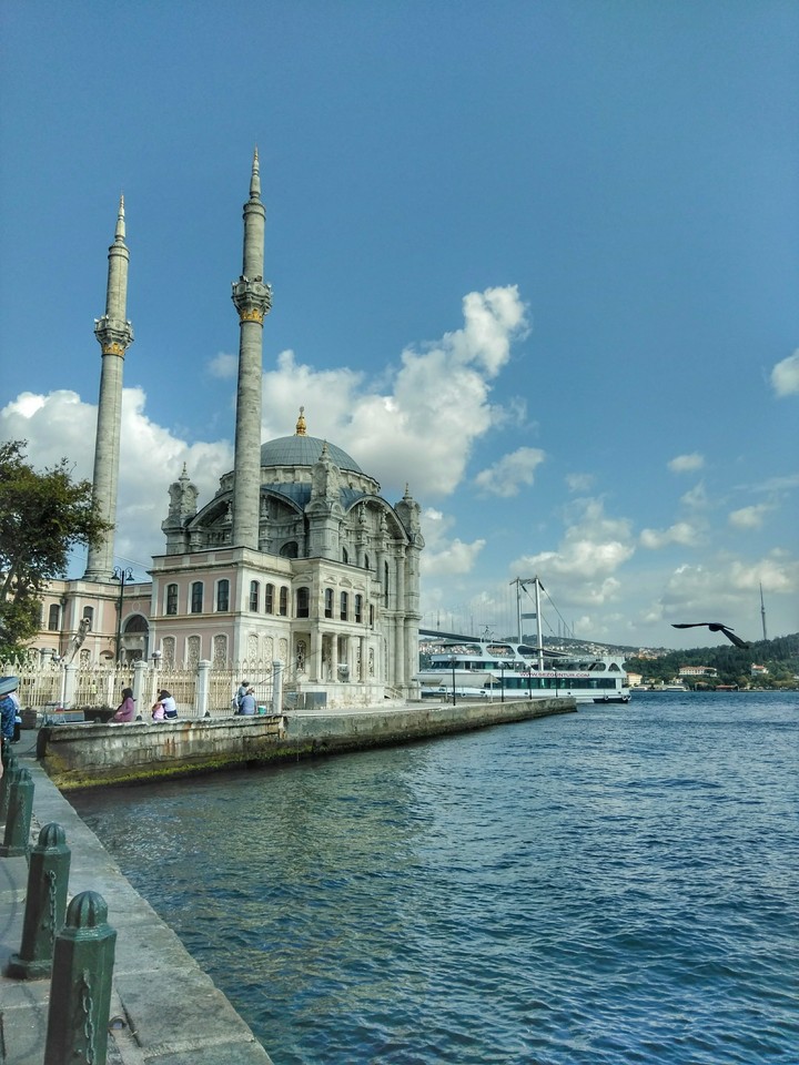 Ortaköy Camii