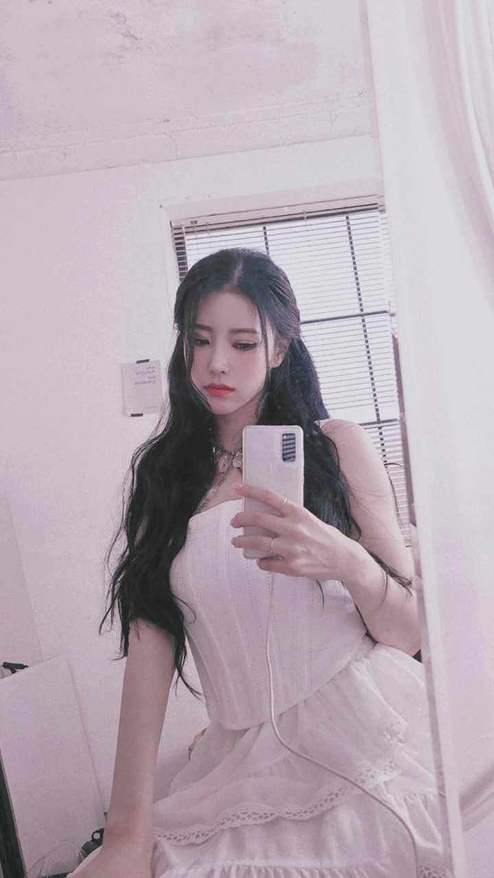 Korean singer Lovelyz Lee Mi-joo