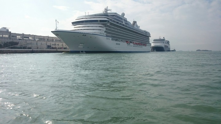 Cruise Ship