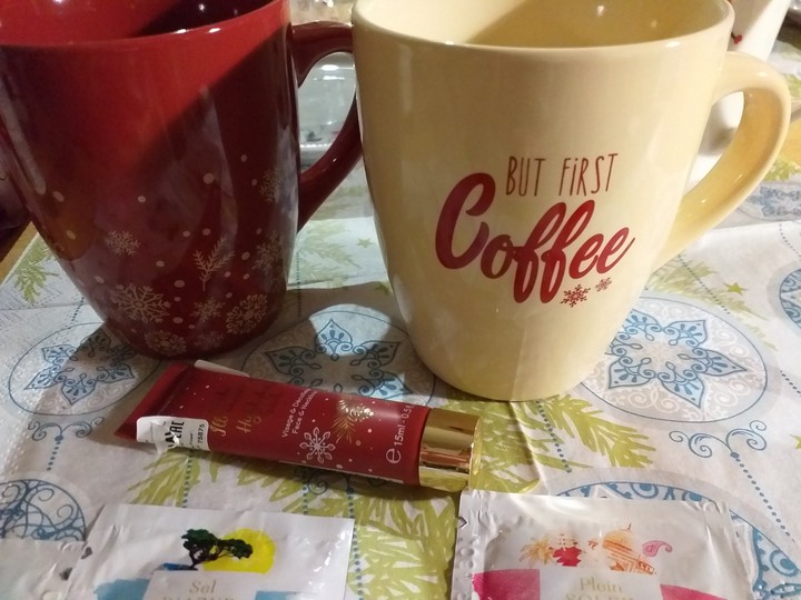 christmas coffee cups