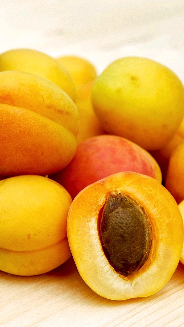 Apricose.