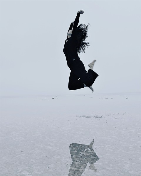 jump in tuz lake