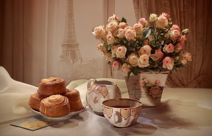 a cup of tea & buns