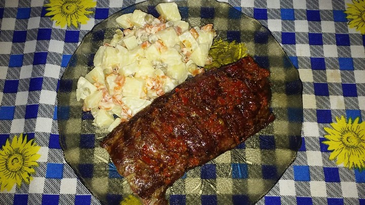 Cerdo y ensalada rusa