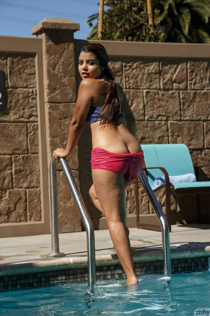 Sexy Ass Indian Model Photoshoot