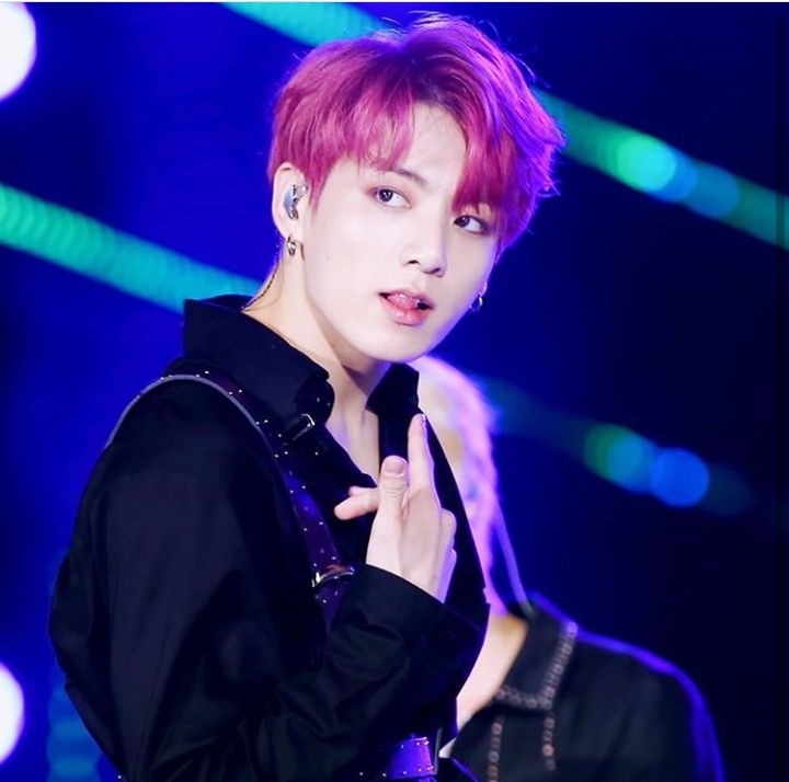 Who's ur bias in BTS?  comment down below!!