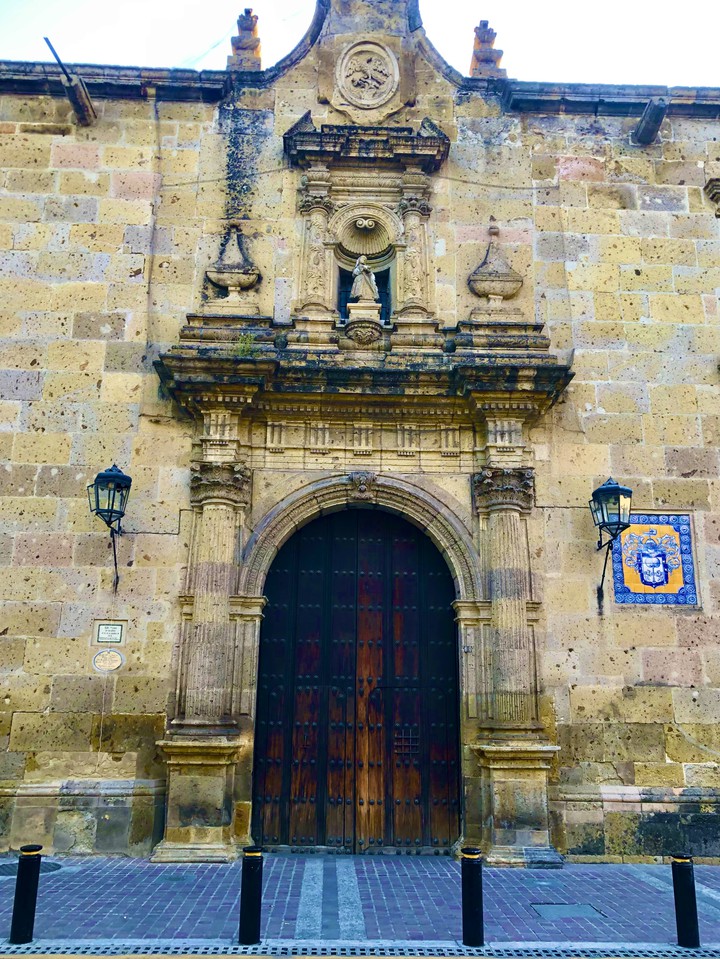 Portón 1800