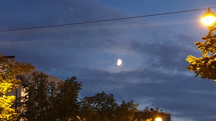 growing moon