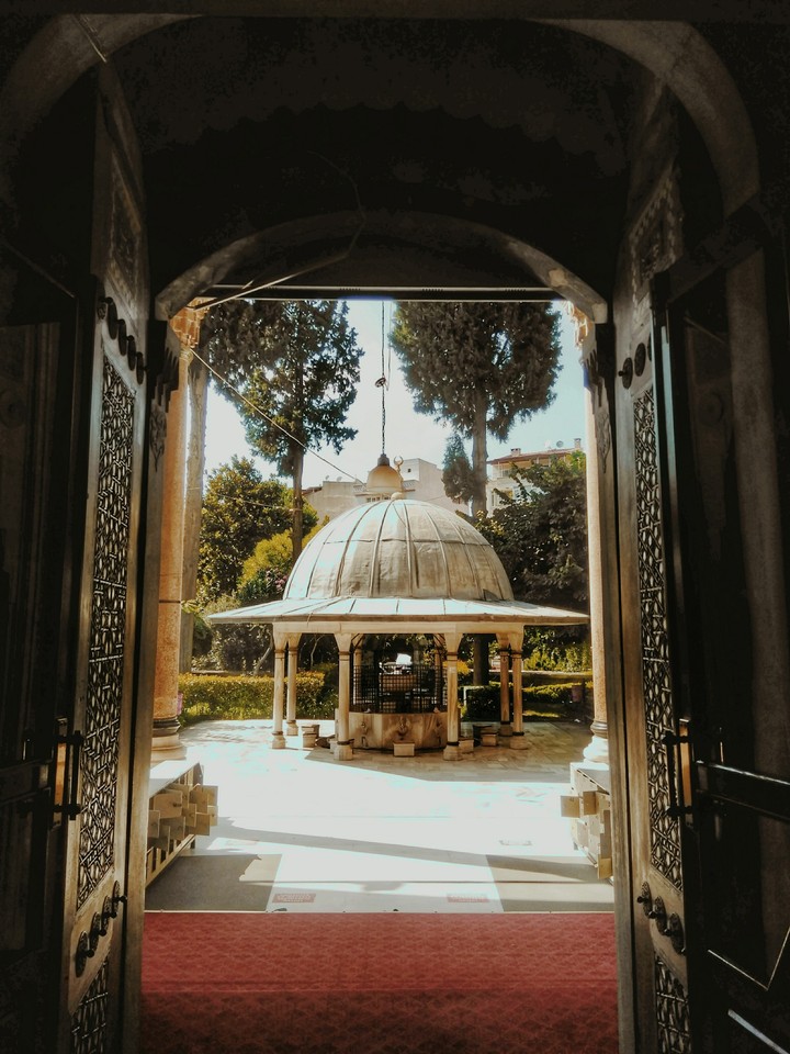 Muradiye camii şadırvanı