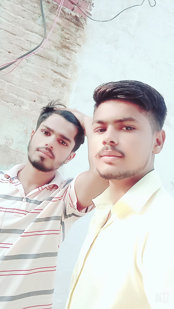 ye mera bhai ha