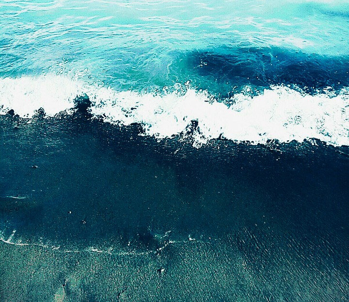 на море