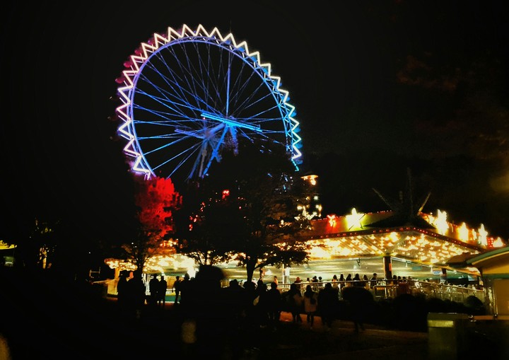 까만 밤의 놀이공원 (amusement park)