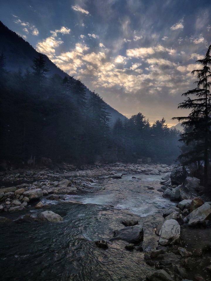 Dusk envelopes Himachal valley
