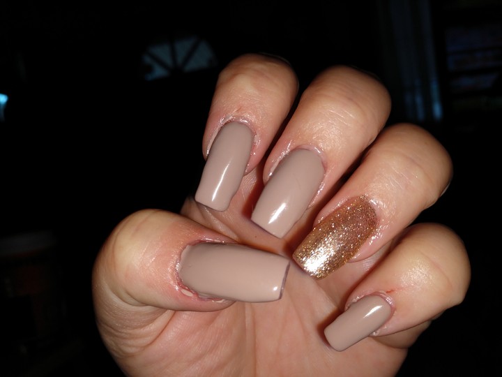 nails