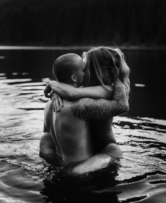 kissing