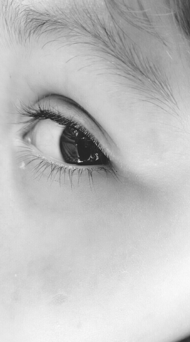 eyes black