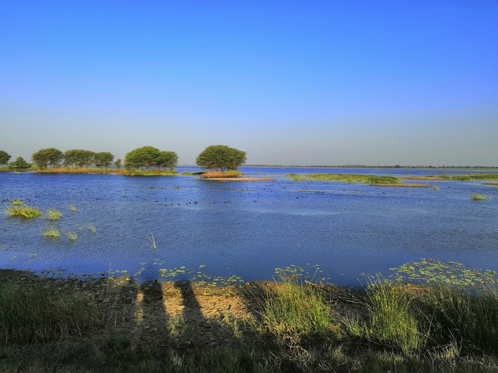 Blue Lake in India