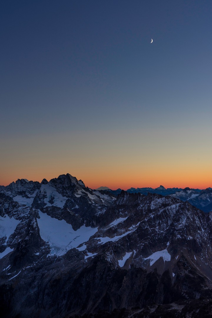 Sunset in the Mountains HD