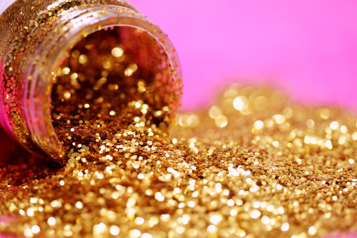 glitters