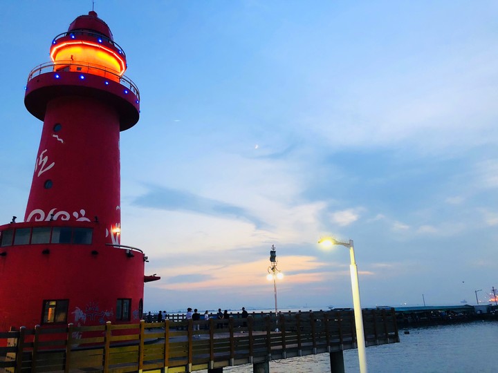 OIDO - RED LIGHTHOUSE