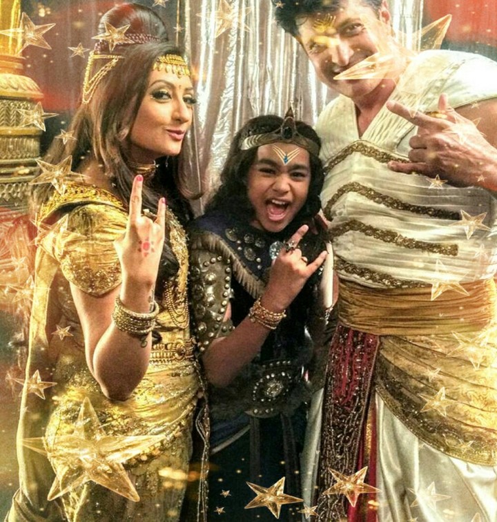 Off screen & enjoy :):) :)