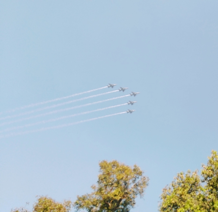 Specat Jaguars Flying through the Skies of Delhi.