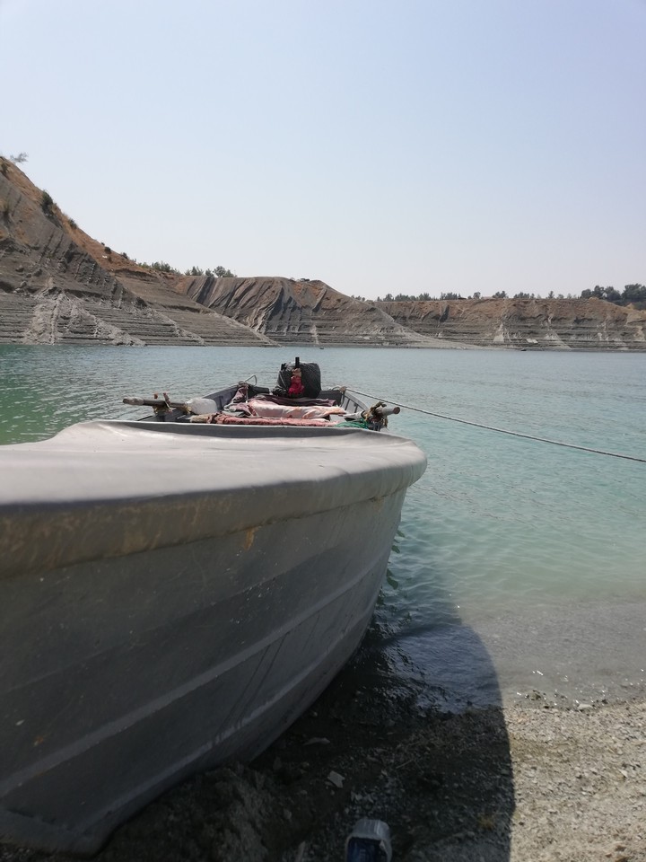 Small boat in Dokan Lake