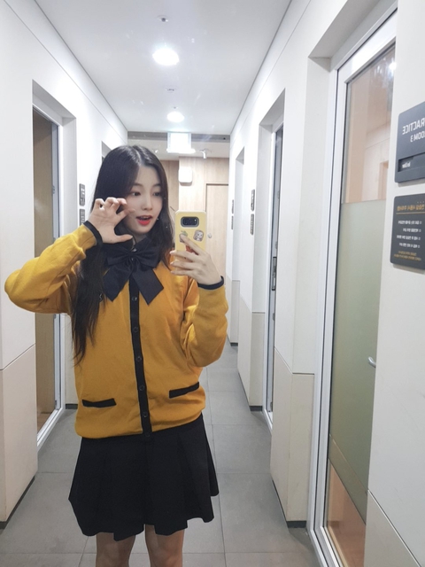 연히