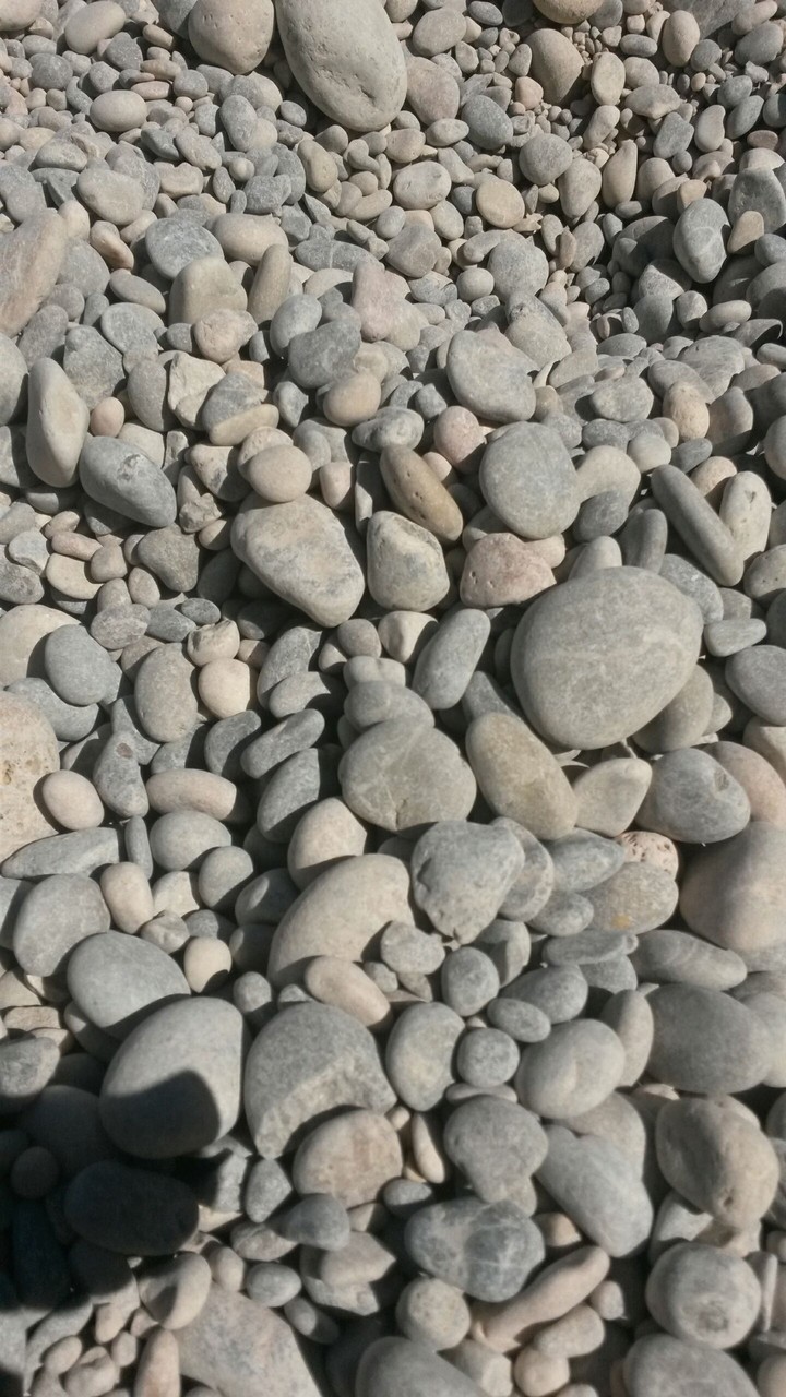 many stones