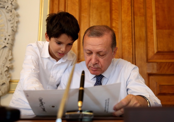 C. B. Erdoğan ve Torunu Ömer Tayyip