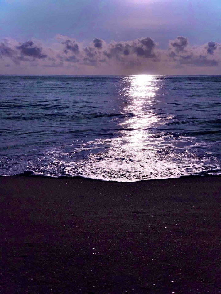BLACK Crystal stone Beach