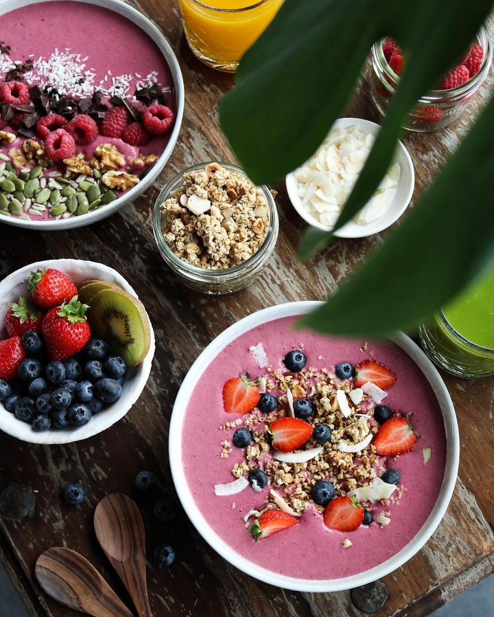 strawberry smoothie bowls